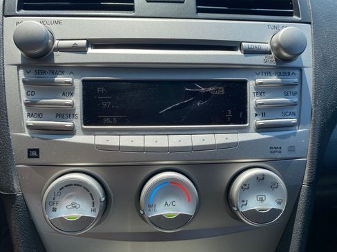 Used 2011 Toyota Camry SE image 6