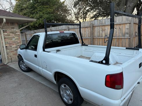 Used 1998 Isuzu Hombre S image 2