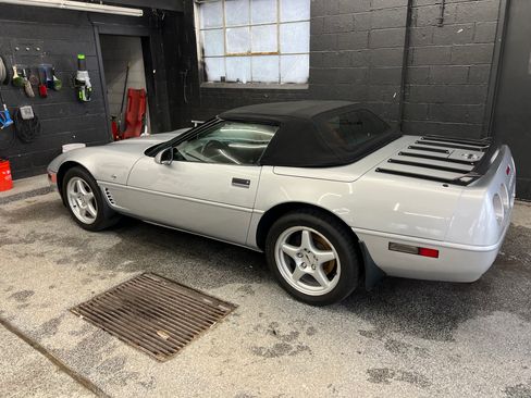 Used 1996 Chevrolet Corvette Convertible image 4