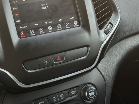 Used 2020 Jeep Cherokee Latitude Plus w/ Cold Weather Group image 12