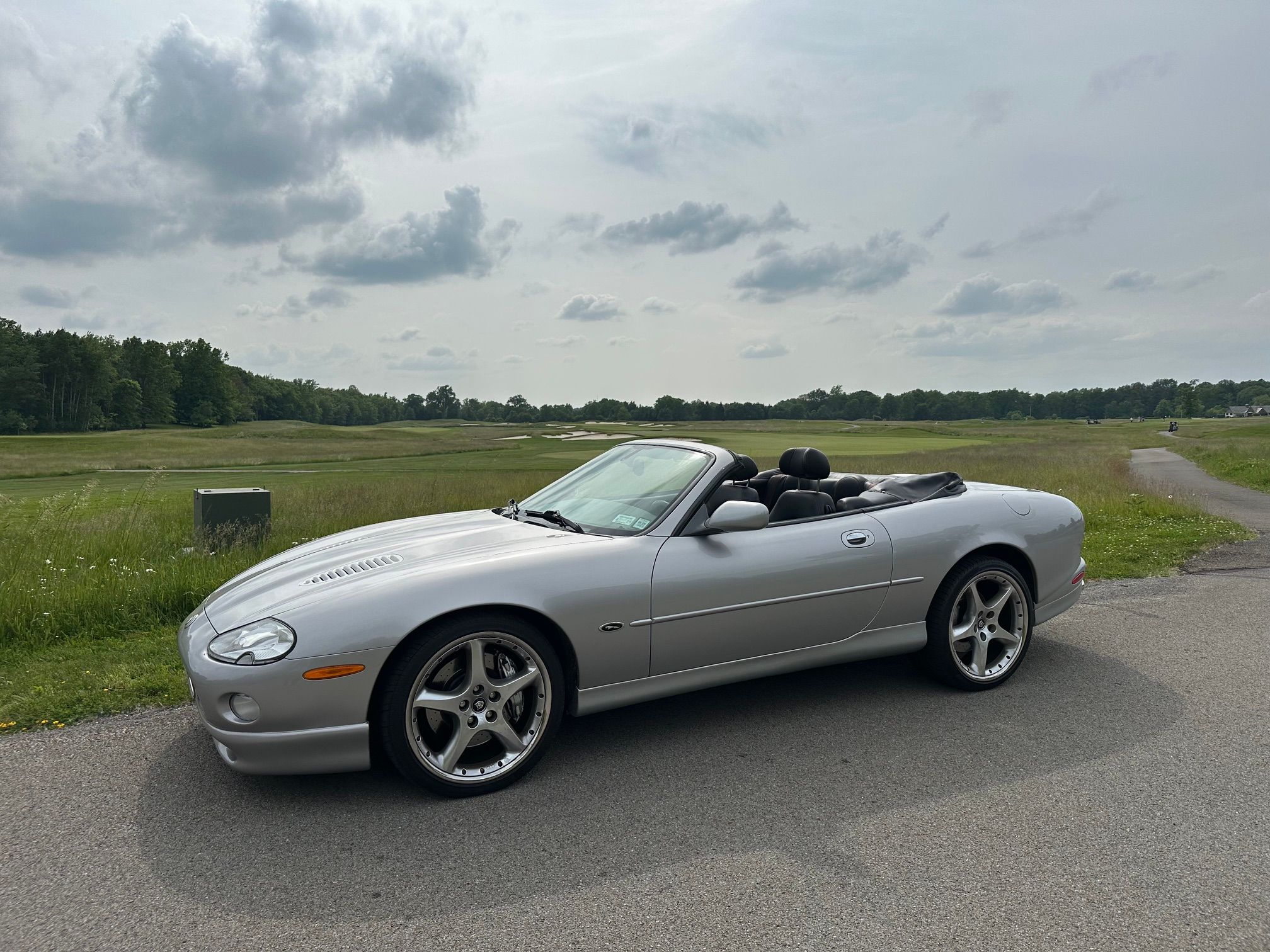 Used 2001 Jaguar XKR Convertible RWD image 8