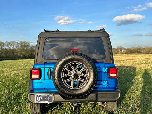 Used 2025 Jeep Wrangler Unlimited Sport image 4