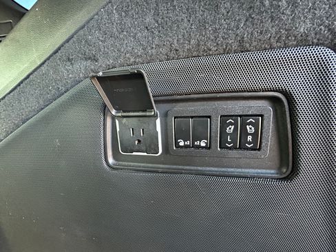 Used 2022 Cadillac Escalade Sport Platinum image 29