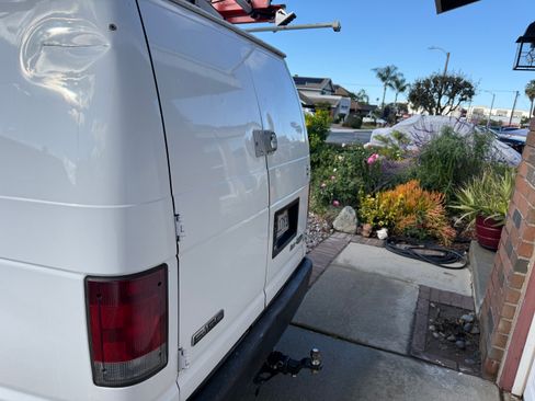 Used 2009 Ford E-150 and Econoline 150 image 2