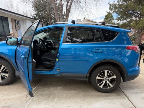 Used 2017 Toyota RAV4 XLE image 6
