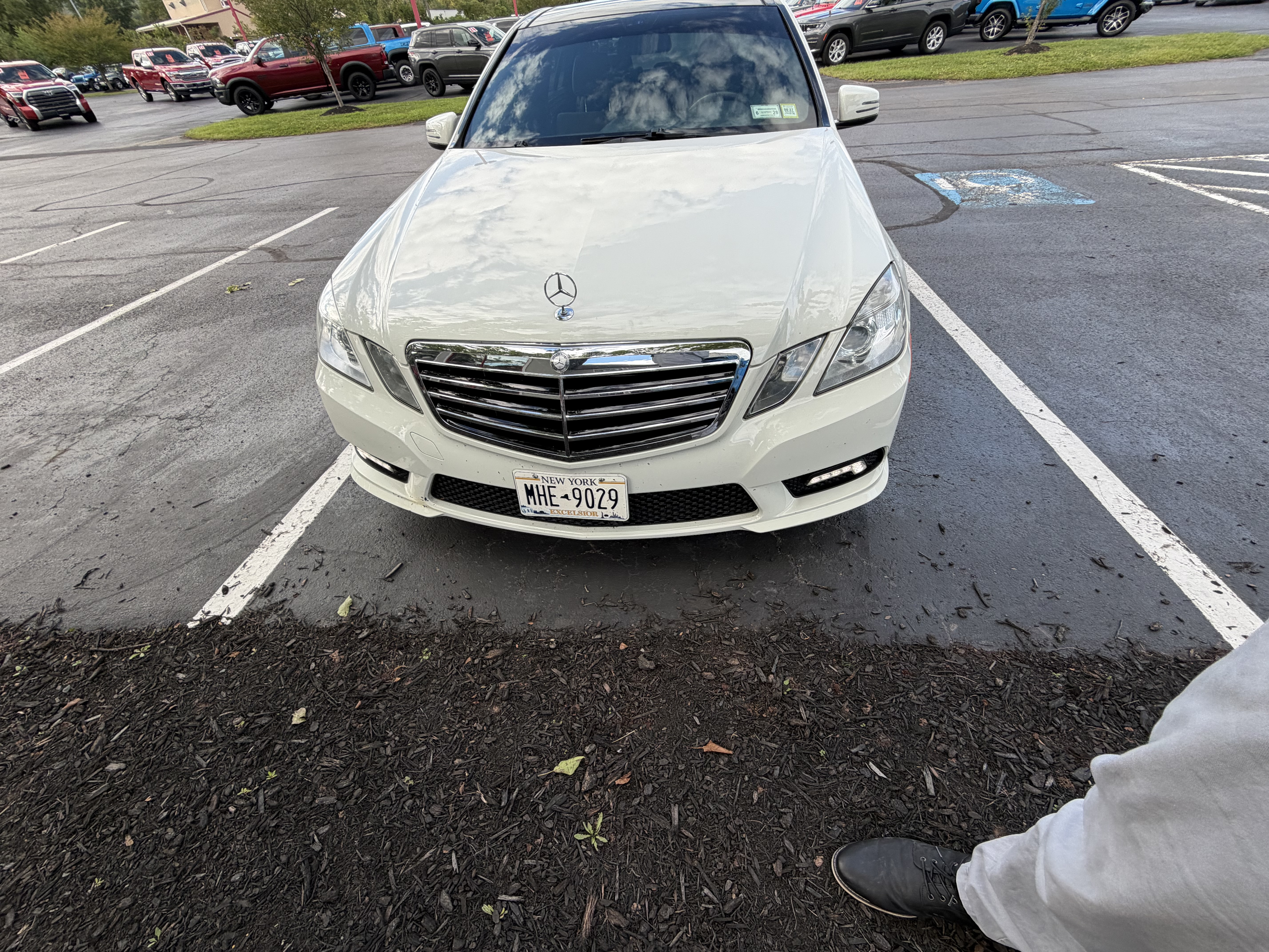 Used 2011 Mercedes-Benz E 350 BlueTEC Sedan image 2