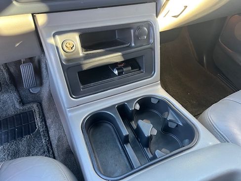 Used 2001 Chevrolet Suburban 2500 LT w/ LT Preferred Equipment Group image 21