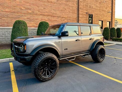 Used 2023 Ford Bronco Wildtrak image 2