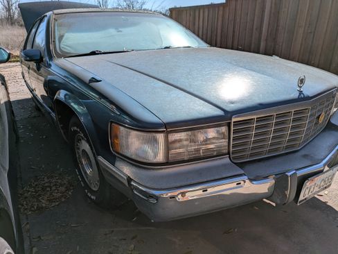 Used 1993 Cadillac Fleetwood Sedan image 1