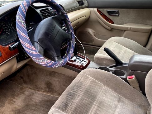 Used 2004 Subaru Outback Wagon image 7