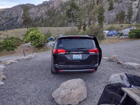 Used 2020 Chrysler Pacifica Touring-L image 6