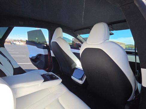 Used 2023 Tesla Model S Standard Range image 6