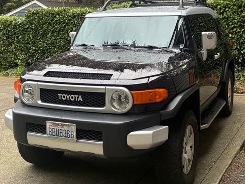 Used 2007 Toyota FJ Cruiser 4WD image 2