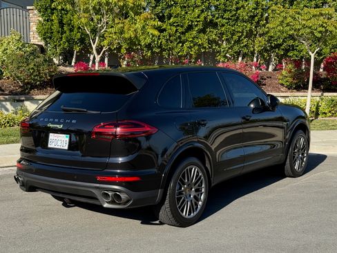 Used 2017 Porsche Cayenne S Platinum AWD/4WD image 6