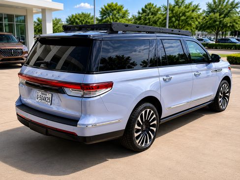 Used 2022 Lincoln Navigator L Black Label AWD/4WD image 8