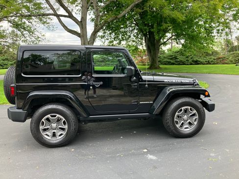 Used 2014 Jeep Wrangler Rubicon w/ Power Convenience Group AWD/4WD image 2