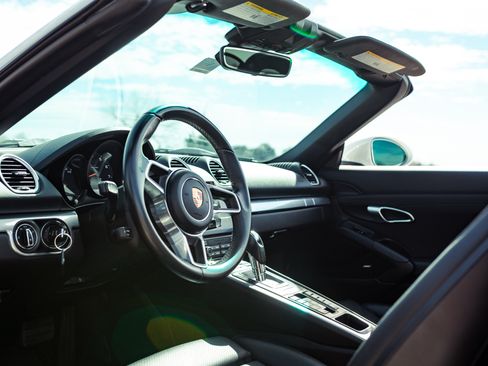 Used 2019 Porsche 718 Boxster image 26