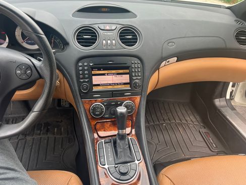 Used 2011 Mercedes-Benz SL 550 image 9