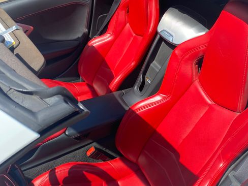 Used 2022 Chevrolet Corvette Stingray Preferred Cpe w/ Z51 Performance Package RWD image 4