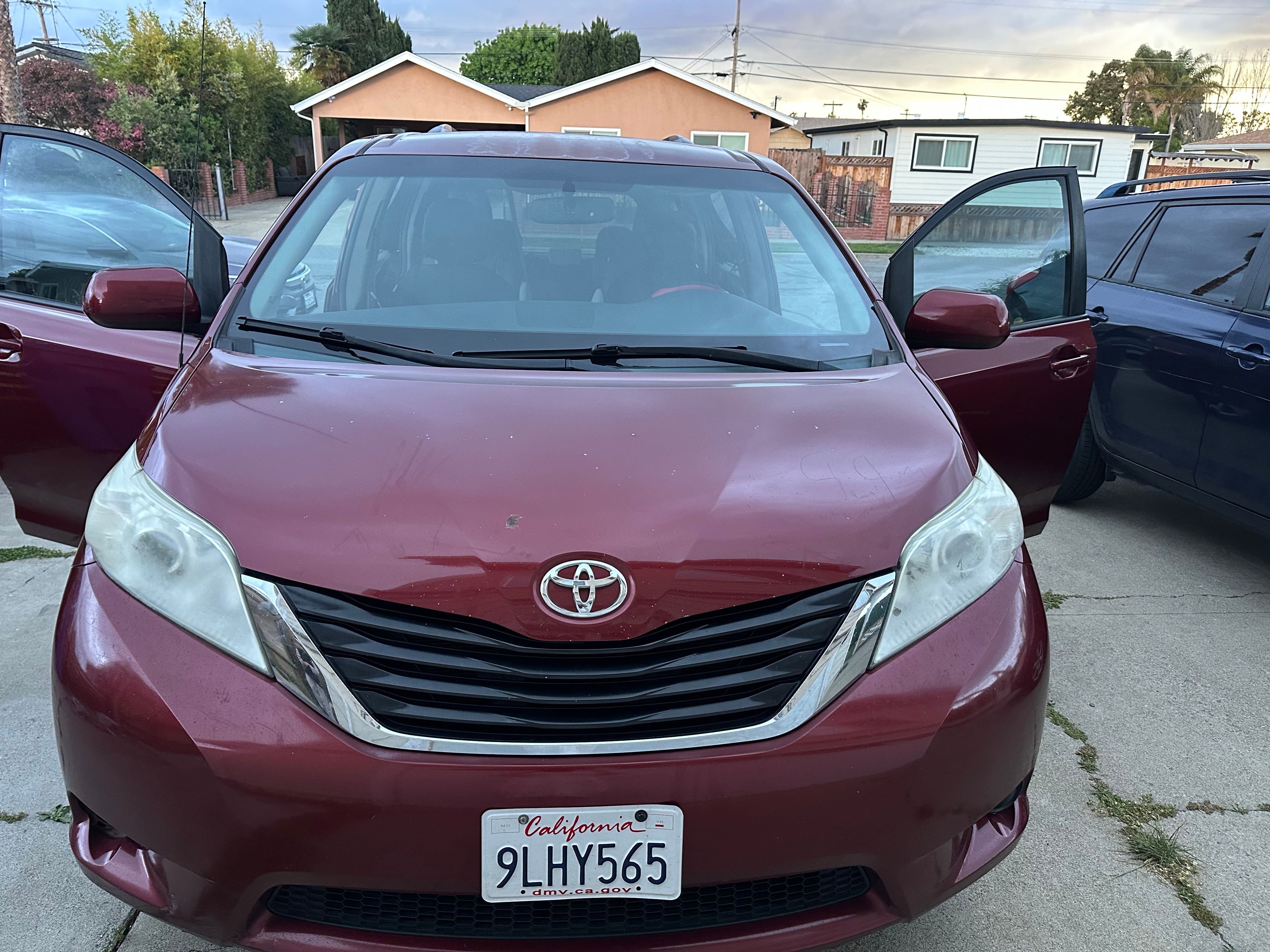 Used 2014 Toyota Sienna LE FWD image 1