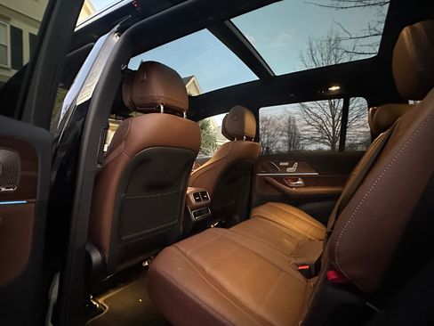 Used 2025 Mercedes-Benz GLS 450 4MATIC image 29