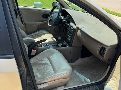 Used 2001 Saturn S-Series SL2 w/ SL2 Option Pkg 2 FWD image 9
