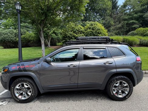 Used 2019 Jeep Cherokee Trailhawk AWD/4WD image 27