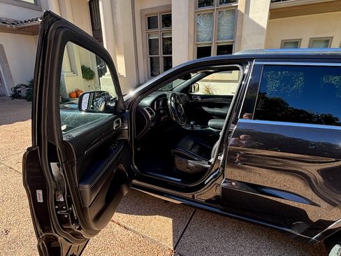 Used 2015 Jeep Grand Cherokee Overland w/ Advanced Technology Group image 13