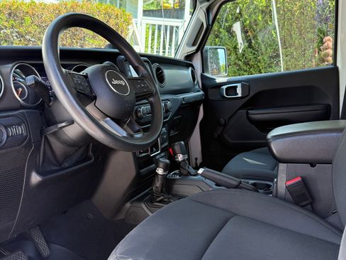 Used 2018 Jeep Wrangler Unlimited Sport AWD/4WD image 12