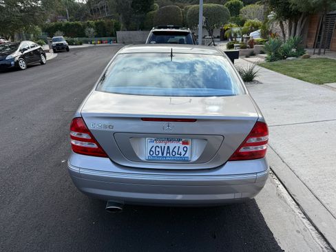 Used 2006 Mercedes-Benz C 230 Sedan image 6