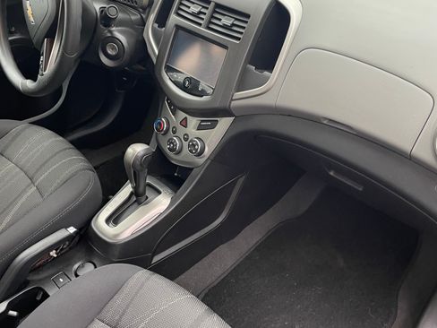Used 2014 Chevrolet Sonic LT image 9