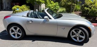 Used 2006 Pontiac Solstice Convertible w/ Premium Package RWD image 2