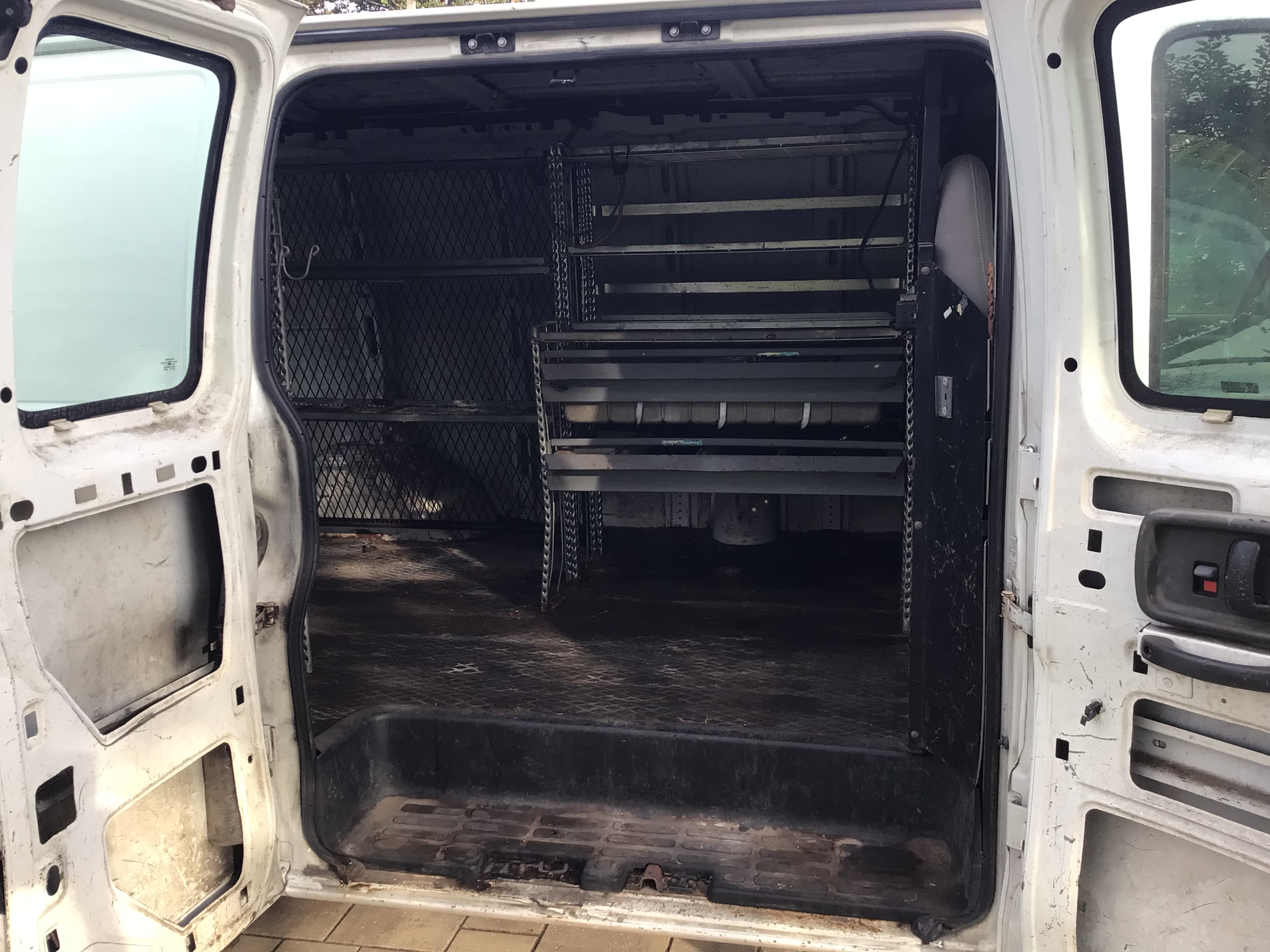 Used 2001 Chevrolet Express 1500 RWD image 11