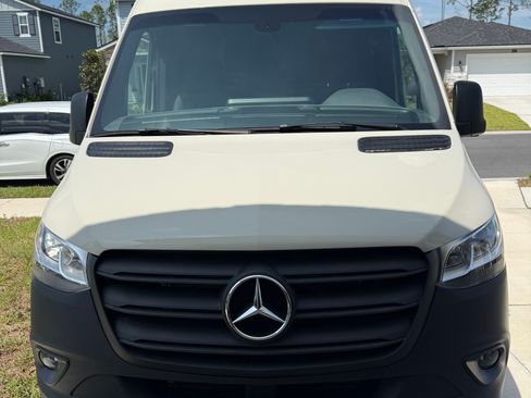 Used 2024 Mercedes-Benz Sprinter 2500 image 10