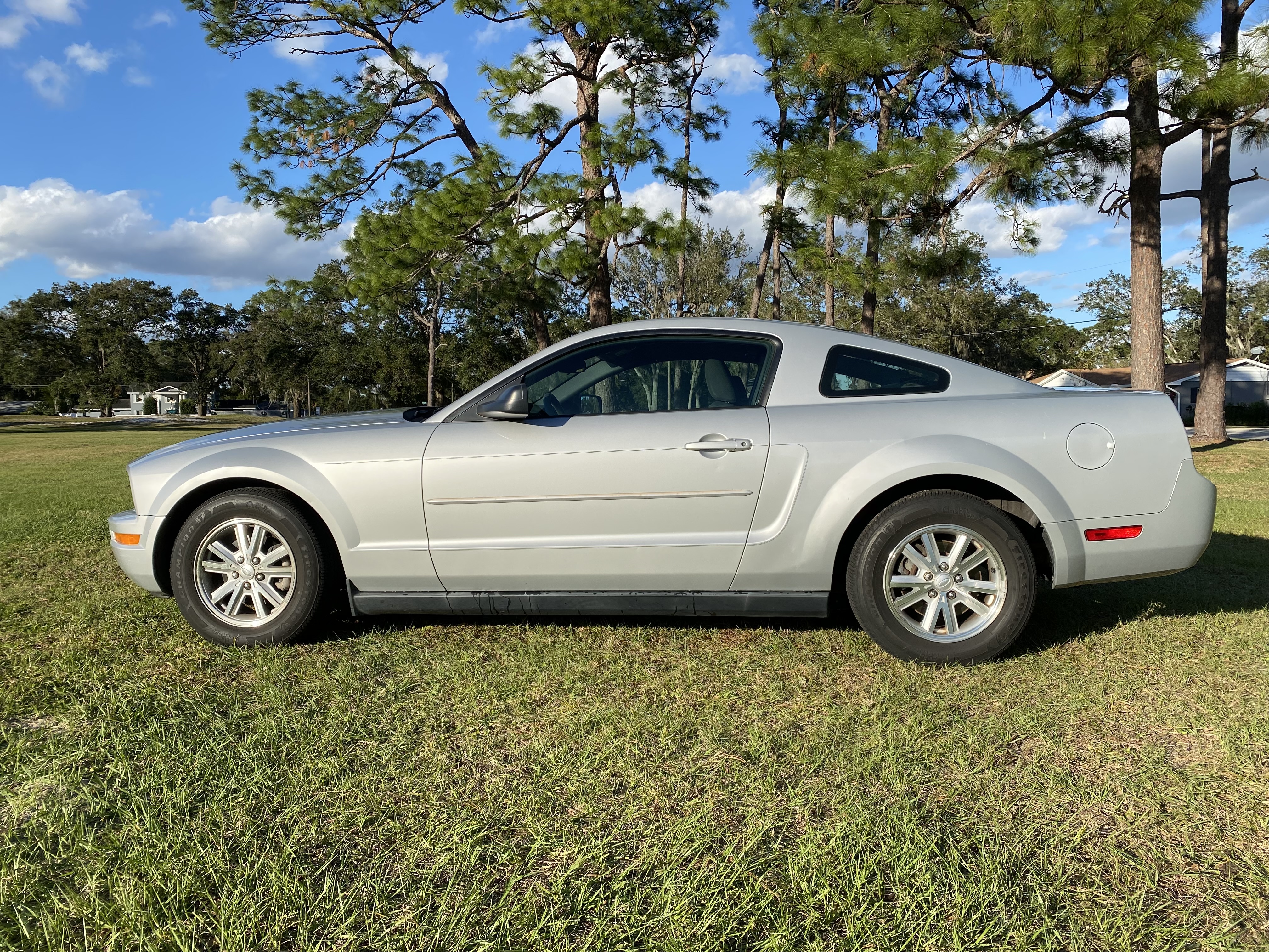 Used 2007 Ford Mustang Coupe RWD image 1