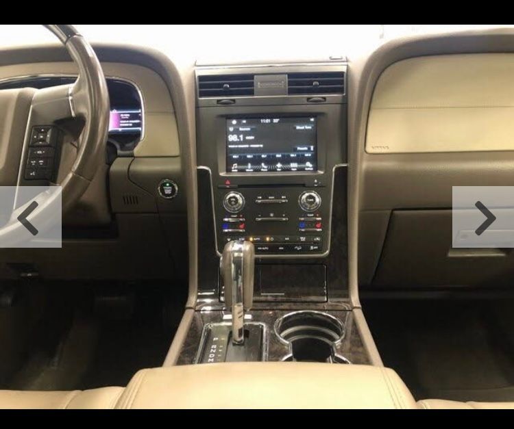 Used 2017 Lincoln Navigator L Select RWD image 19
