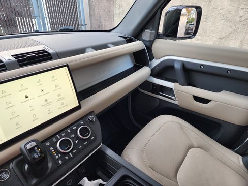 Used 2023 Land Rover Defender 130 S image 14