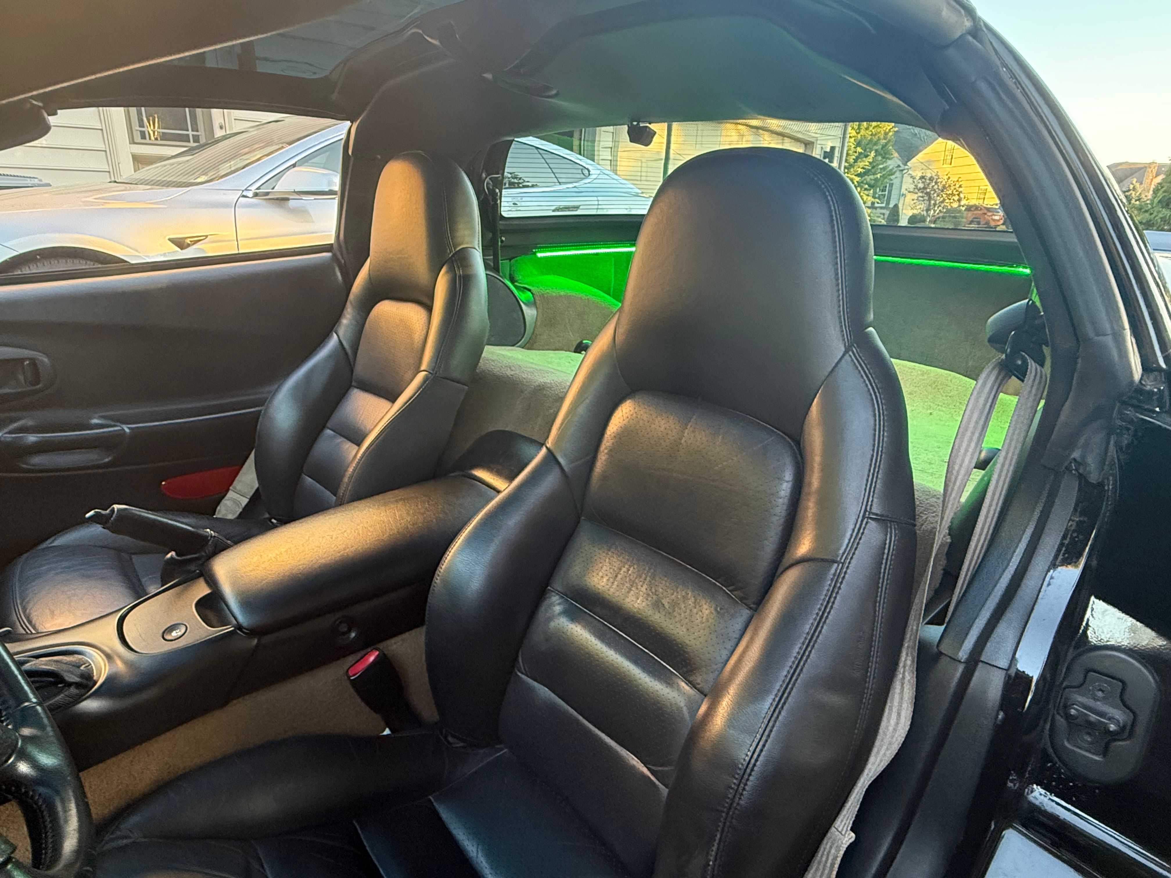 Used 1998 Chevrolet Corvette Coupe w/ Roof Pkg RWD image 9