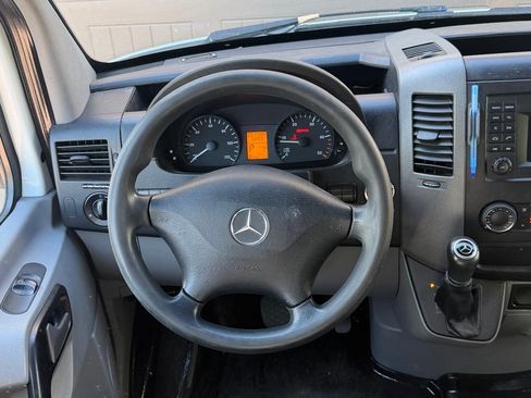 Used 2015 Mercedes-Benz Sprinter 2500 image 6