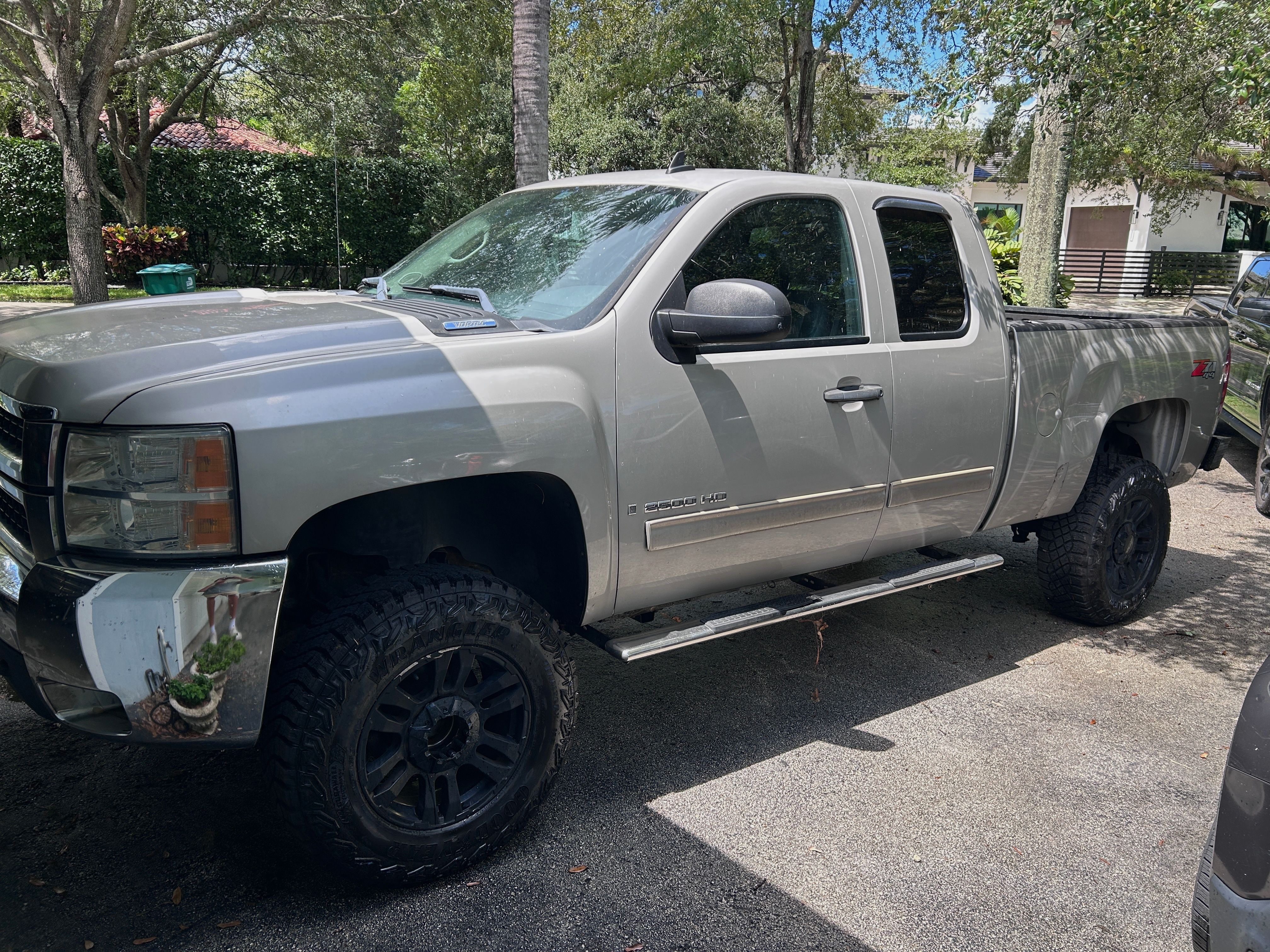 Used 2009 Chevrolet Silverado 2500 LT w/ Exterior Plus Package AWD/4WD image 1