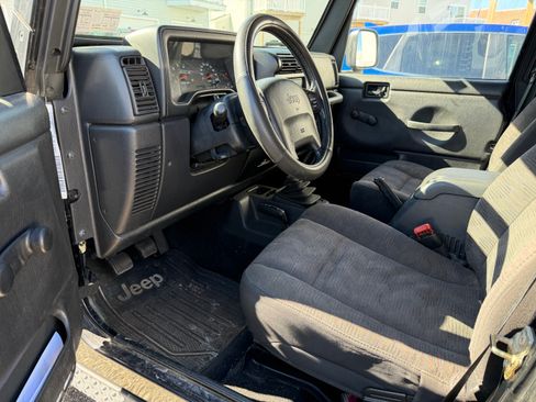 Used 2004 Jeep Wrangler Rubicon w/ Dual Top Group image 11