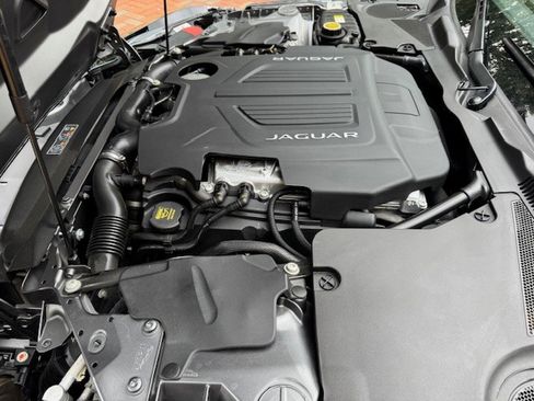 Used 2016 Jaguar F-TYPE R image 22