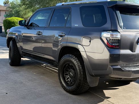 Used 2016 Toyota 4Runner SR5 AWD/4WD image 4