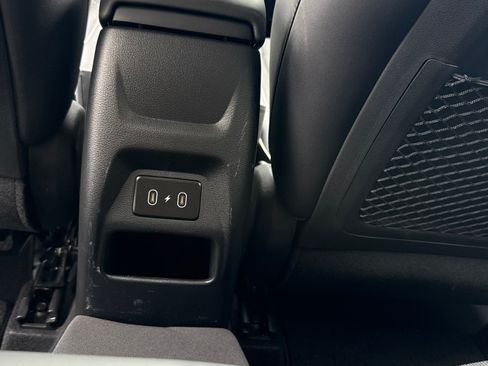 Used 2025 Hyundai Venue Limited FWD image 28