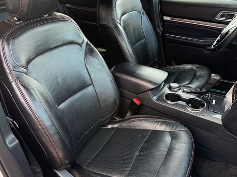 Used 2018 Ford Explorer Sport image 25