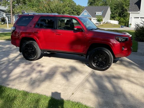 Used 2017 Toyota 4Runner SR5 Premium AWD/4WD image 4