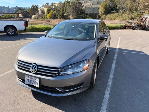 Used 2013 Volkswagen Passat 2.5 SE image 2