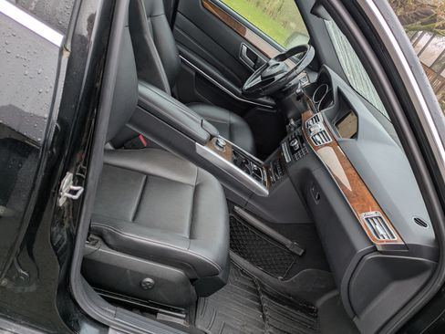 Used 2014 Mercedes-Benz E 250 BlueTEC Sedan image 8