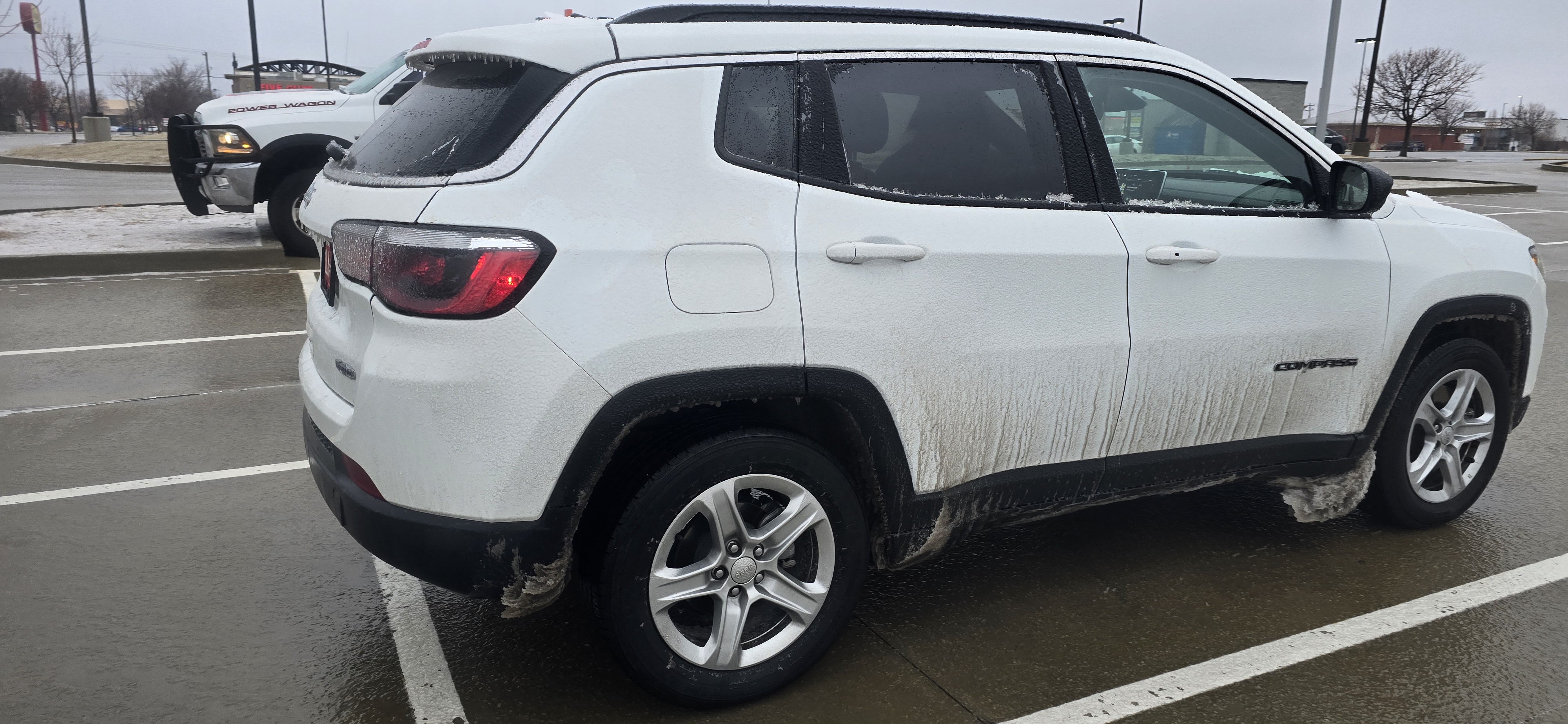 Used 2023 Jeep Compass Latitude AWD/4WD image 8