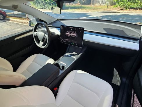 Used 2024 Tesla Model Y Long Range image 13